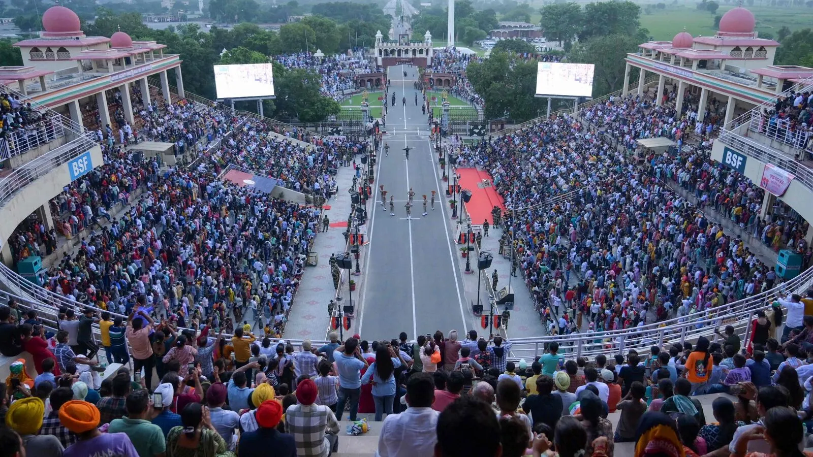 अमृतसर वाघाबॉर्डर वैष्णोदेवी दर्शन सहल